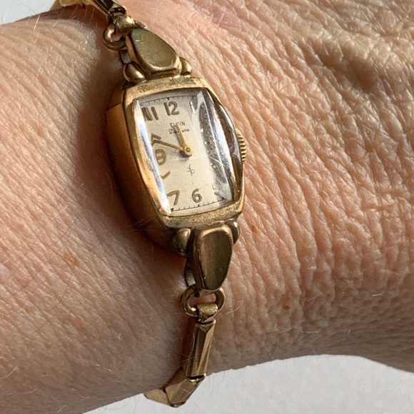 10K gold filled Elgin watch. Size 6.5 stretch bracelet. Vintage. 1950’s.